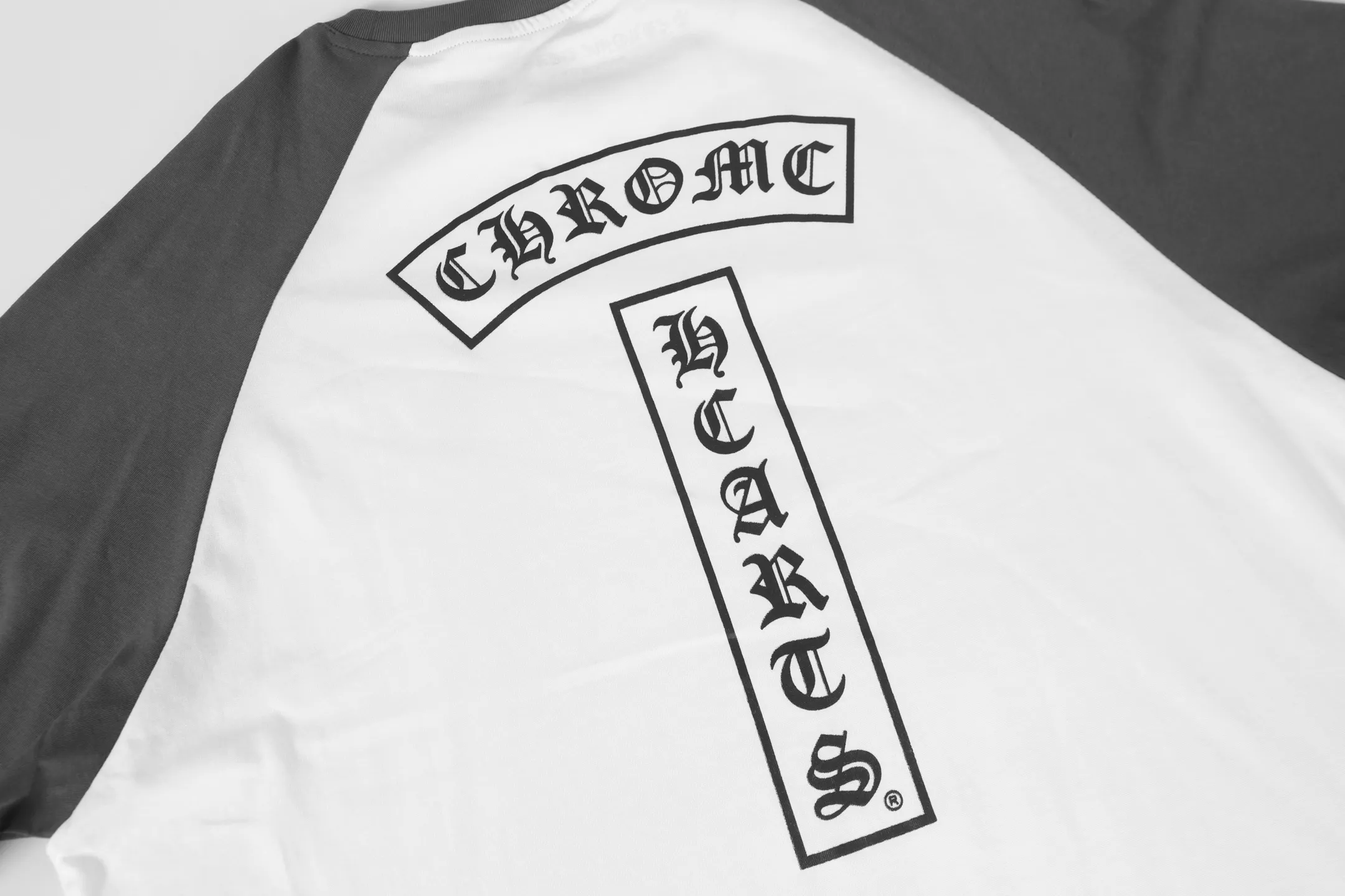 P150 Cross-border model, please do not place an order if you are looking for quality -Chrome Hearts/Chrome Hearts 23ss Sanskrit printed popular long-sleeved T-shirt -High weight, high density and high quality. The wool is soft, delicate and skin-friendly. It feels soft and silky. It has excellent warmth and skin-friendly properties. -Customized weaving and dyeing, no color difference. No matter the fabric or workmanship details, it beats the ordinary version on the market. -Colour: white with gray -Size: S M L XL